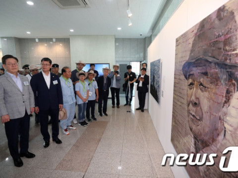 뉴스1 - 파주DMZ 평화의 길 개방 '전망대에서 보는 전시'